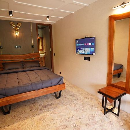 ホテル The Boat Club,カルジャット エクステリア 写真